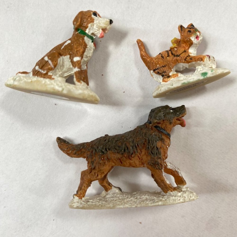 Christmas Village Figurines Victoria Style Carolers Dogs Cat Mini Figures Set - Picture 11 of 13